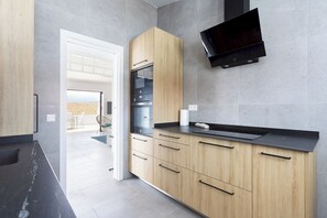 Mikrowelle, Ofen, Herdplatte, Geschirrspüler