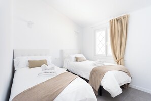 3 makuuhuonetta, silitysrauta/-lauta, Wi-Fi, vuodevaatteet