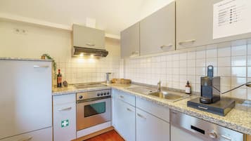 舒适复式, 河景 | 私人厨房 | 大冰箱、炉灶、高脚椅、厨具/餐具