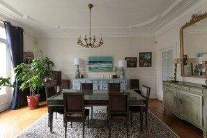 Dining - Rue de la Planche by onefinestay (Paris)