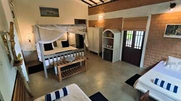 Familienzimmer, Gartenblick | Zimmersafe, Verdunkelungsvorhänge, kostenloses WLAN