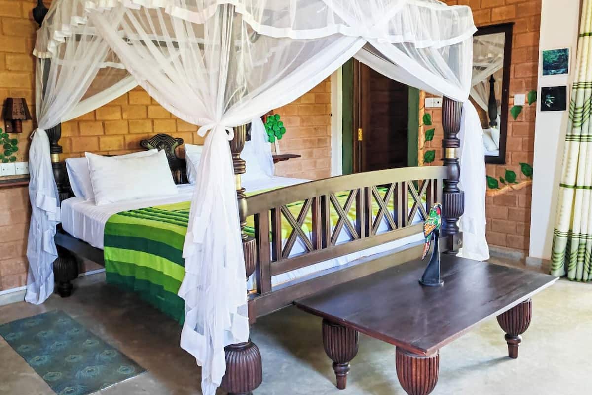 Chambre Familiale, vue jardin | Coffres-forts dans les chambres, rideaux occultants, Wi-Fi gratuit