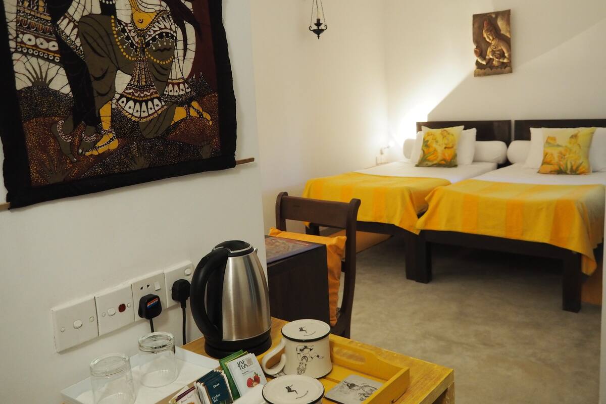 Habitación Confort con 2 camas individuales, vistas al jardín | Caja fuerte, cortinas opacas, wifi gratis y decoración individual