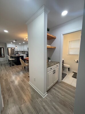Interior - Tremendous 4-bedroom house in Atlanta close to everything, 20 min from Airport (Atlanta)