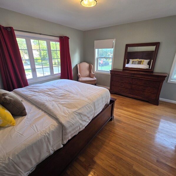 3 bedrooms, desk, iron/ironing board, free WiFi