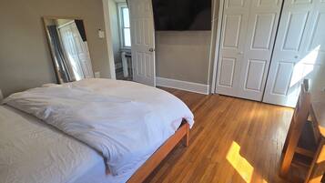 3 bedrooms, desk, iron/ironing board, free WiFi