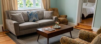 Spacious 3BR Family Home Near NYC – Private Backyard, BBQ and Free Parking