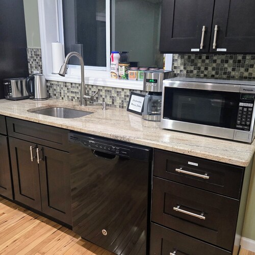 Family-friendly 3-bedroom/2.5-Bath house Near NYC Manhattan and MetLife Stadium