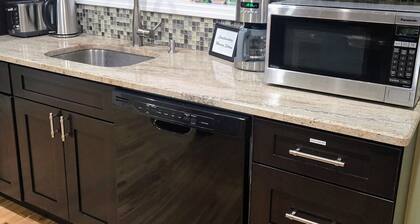 Family-friendly 3-bedroom/2.5-Bath house Near NYC Manhattan and MetLife Stadium