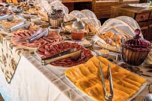 Free daily buffet breakfast