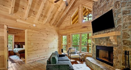 Creek & Cozy-Charming 2BR Creekside Cabin in Ellijay- AC, Fire Pit, Nature