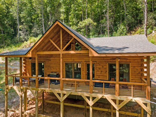 Creek & Cozy-Charming 2BR Creekside Cabin in Ellijay- AC, Fire Pit, Nature