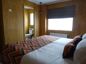 Habitación superior con 1 cama doble o 2 individuales, vistas al patio | Wifi gratis