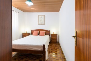 2 bedrooms, WiFi, bed sheets