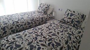 Apartment | 3 bedrooms, iron/ironing board - 3-bedroom Flat in Alicante (Torrevieja)