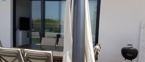 Apartment | Outdoor dining