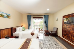 Desk, laptop workspace, iron/ironing board, free WiFi