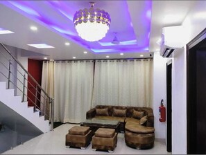Basic Double Room | Living area