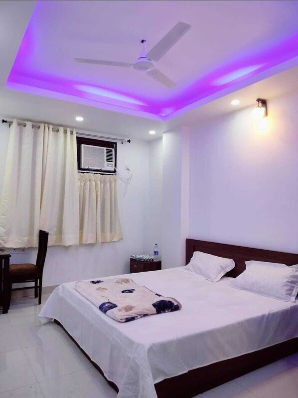 Basic Double Room | Desk, laptop workspace, free WiFi