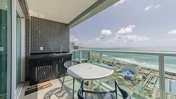 Basic Apartment | Outdoor dining