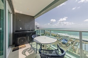 Basic Apartment | Outdoor dining - RSR - Modern Studios on the Edge of Maceio (Maceió)
