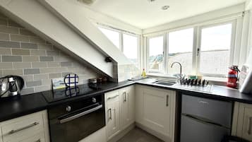 Batterie de cuisine, vaisselle et ustensiles