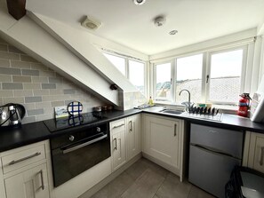 Cookware/dishes/utensils - Seagulls Nest (St Ives)