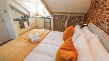 1 bedroom, individually decorated, individually furnished, free WiFi