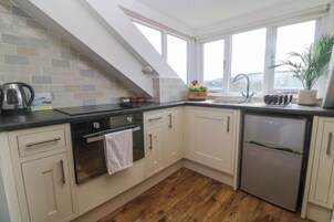 Cookware/dishes/utensils