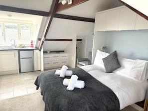 1 habitación, decoración personalizada y muebles diferentes
