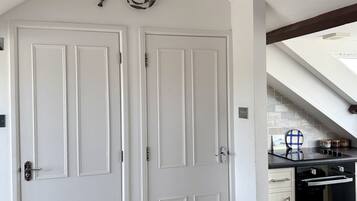 Cookware/dishes/utensils