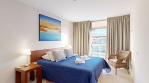 2 bedrooms, in-room safe, iron/ironing board, free WiFi