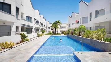 Apartemen | Kolam renang | Kolam renang outdoor