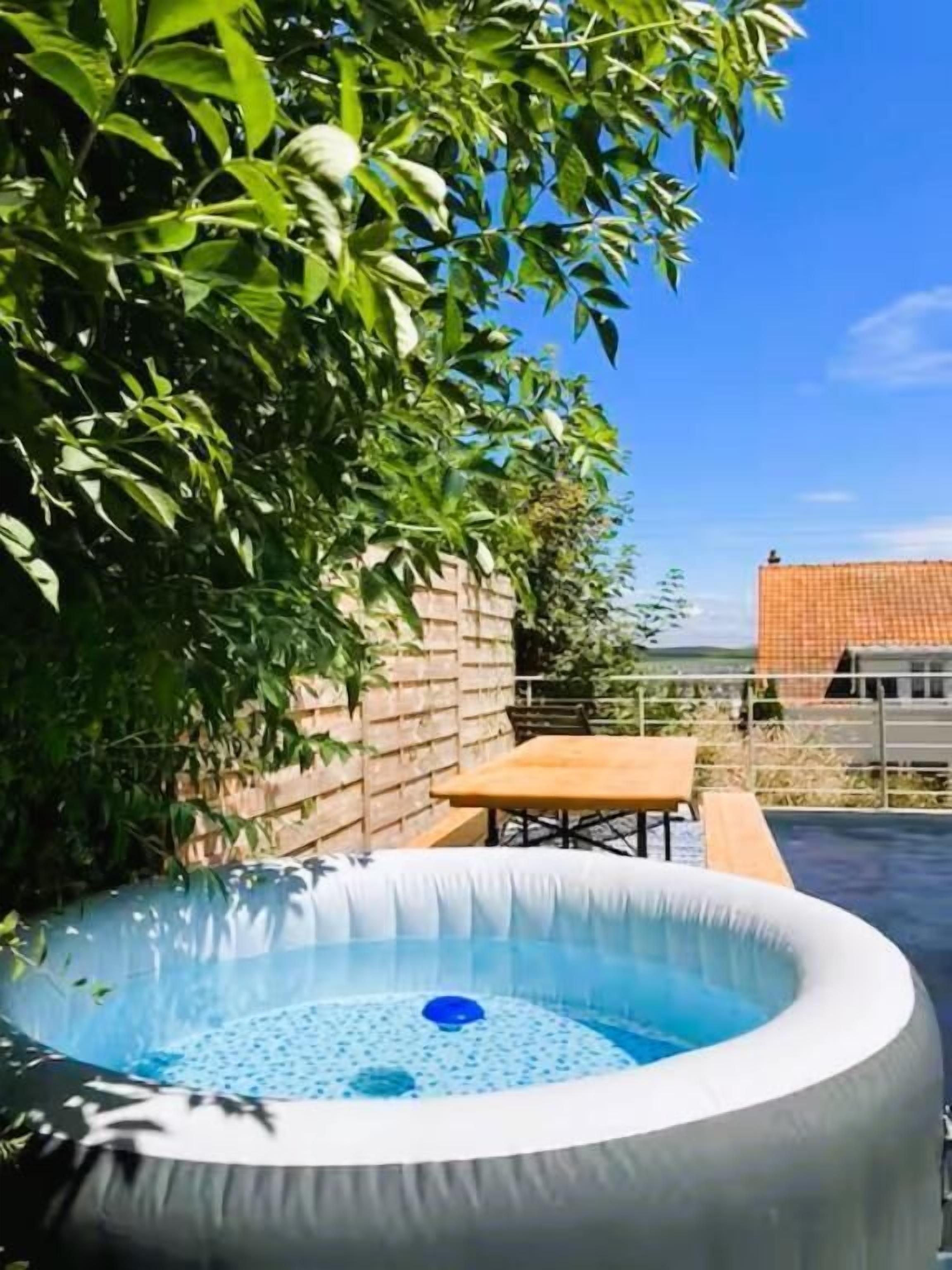 Outdoor spa tub