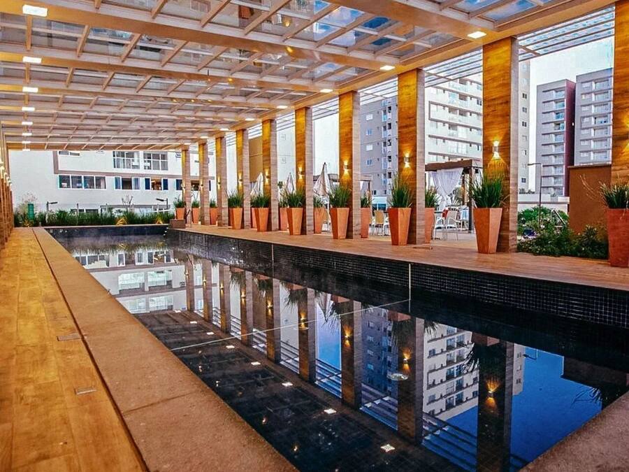 6 outdoor pools