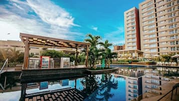 6 albercas al aire libre