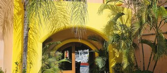 Welcome to Villa Carolina, AC, Pool, short walk to downtown Barra and the ocean.