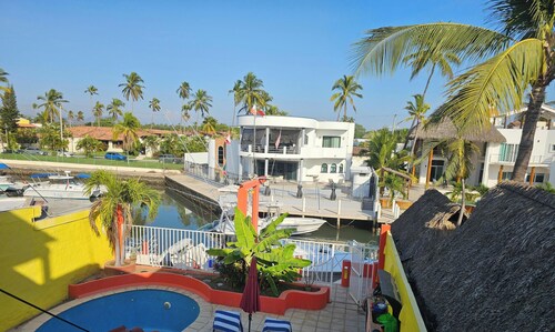 Welcome to Villa Carolina, AC, Pool, short walk to downtown Barra and the ocean.