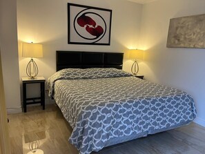1 dormitorio, tabla de planchar con plancha, wifi y ropa de cama