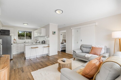 Charm in Leafy Centenary Heights!