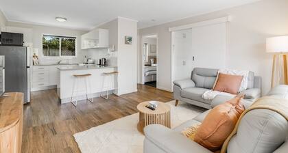 Charm in Leafy Centenary Heights!