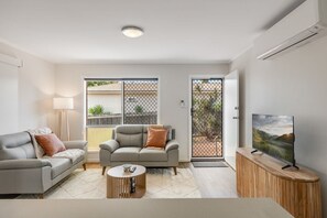 TV - Charm in Leafy Centenary Heights! (Centenary Heights)