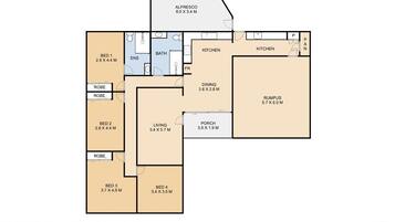Plan d’étage d’une propriété située au 13, rue Ipswich, à East Toowoomba, indiquant les différentes pièces avec leurs dimensions, ainsi que l’emplacement de la cuisine.