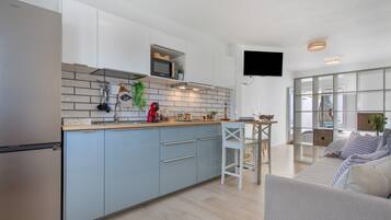 Fridge, microwave, stovetop, coffee/tea maker