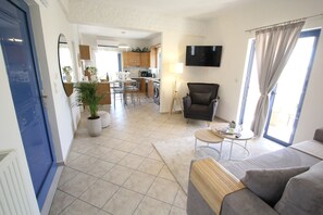 TV, offices - Angie's Serenity Apartment (Vathi)