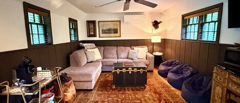 Smart TV, fireplace