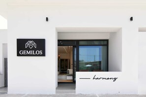 Exterior detail - Gemilos Harmony, Apartment (Milos)