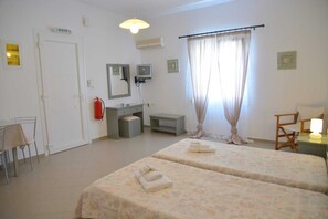 1 chambre, fer et planche à repasser, Wi-Fi gratuit, draps fournis