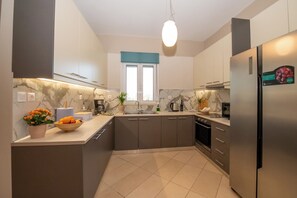 Fridge, microwave, oven, coffee/tea maker