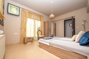 3 habitaciones, tabla de planchar con plancha, wifi y ropa de cama 